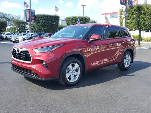 Used 2025 Toyota Highlander LE image 6