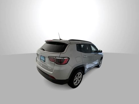 Used 2024 Jeep Compass Latitude AWD/4WD image 8