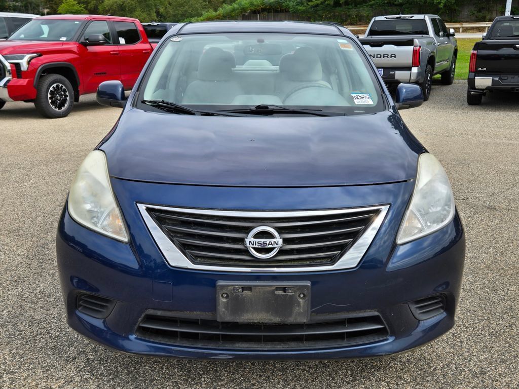 Used 2012 Nissan Versa SV FWD image 9