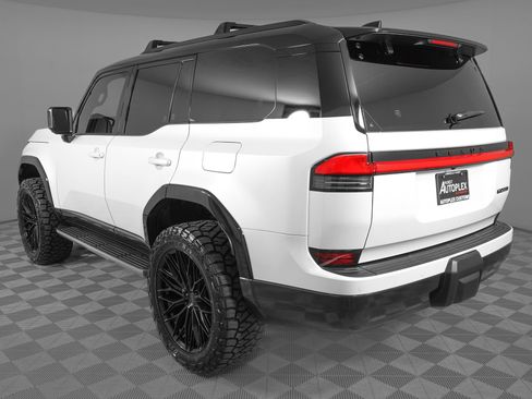 Used 2025 Lexus GX 550 w/ Accessory Package (2T) image 8