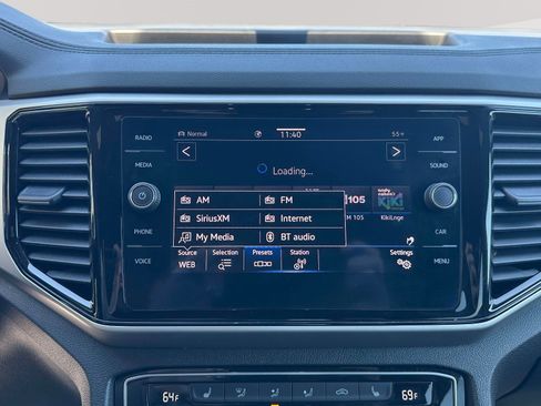 Used 2022 Volkswagen Atlas Cross Sport SE w/ Black Wheel Package image 9