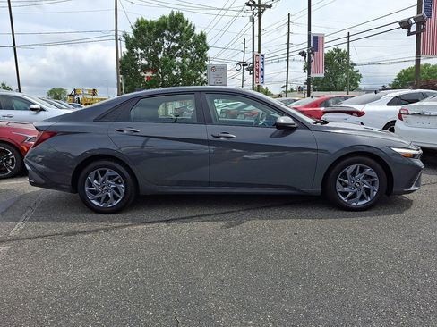 Used 2024 Hyundai Elantra SEL FWD image 6