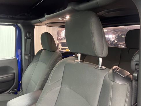 Used 2020 Jeep Wrangler Sport image 12