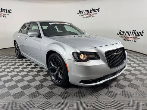 Used 2023 Chrysler 300 S RWD image 5