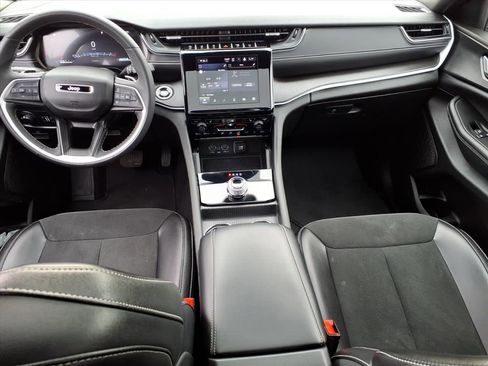 Certified 2024 Jeep Grand Cherokee L Altitude image 11