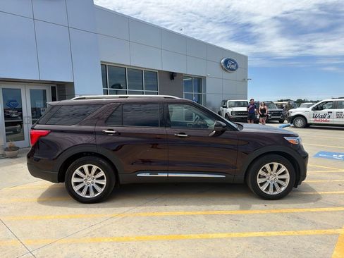 Used 2023 Ford Explorer Limited w/ Equipment Group 301A AWD/4WD image 8