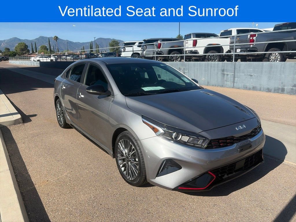 Used 2023 Kia Forte GT-Line w/ GT-Line Premium Package FWD image 3