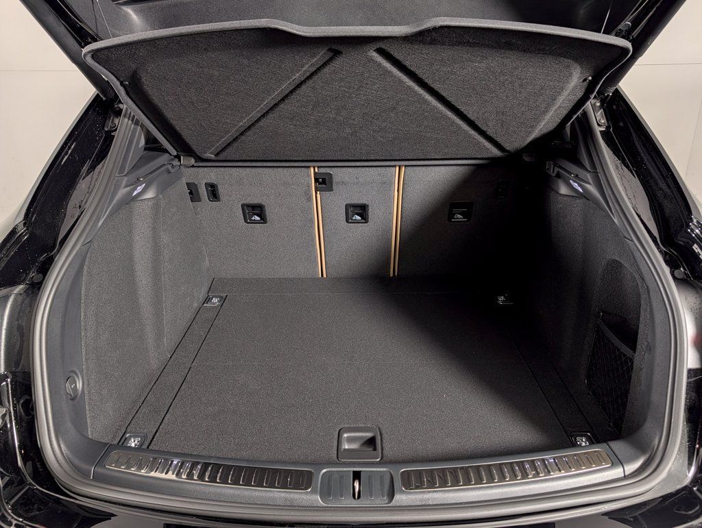 New 2026 Porsche Macan AWD/4WD image 17