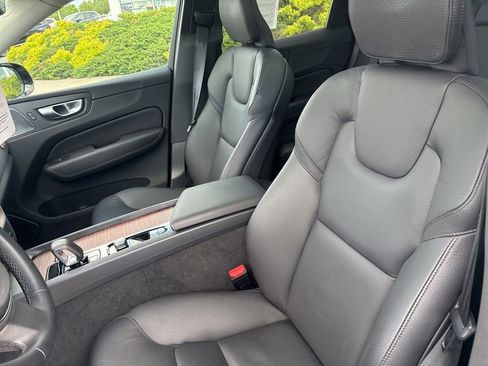 Certified 2024 Volvo XC60 B5 Plus AWD/4WD image 17