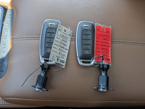 Used 2024 Nissan Pathfinder Platinum w/ Cargo Package image 38