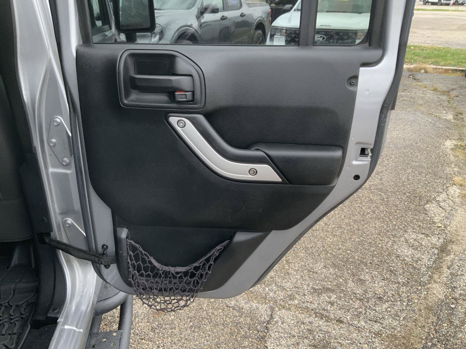 Used 2017 Jeep Wrangler Unlimited Rubicon w/ Cold Weather Group AWD/4WD image 45