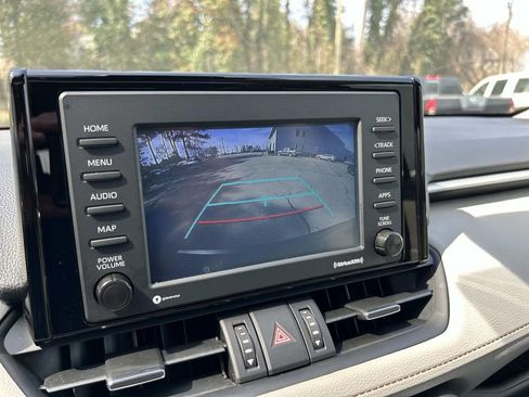 Used 2022 Toyota RAV4 XLE Premium image 16