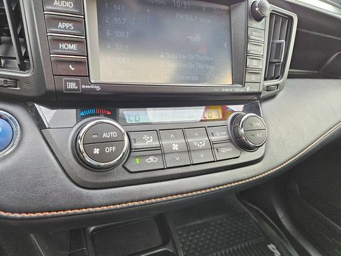Used 2018 Toyota RAV4 SE w/ Advanced Technology Package AWD/4WD image 28