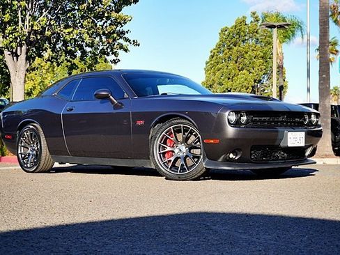 Used 2016 Dodge Challenger SRT w/ Technology Group image 2