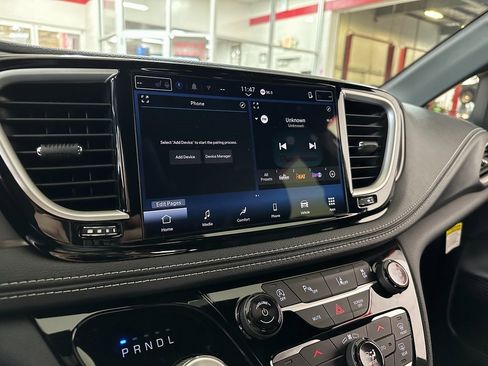 New 2026 Chrysler Pacifica Select image 21