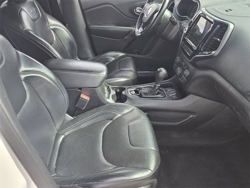 Used 2019 Jeep Cherokee Limited image 17