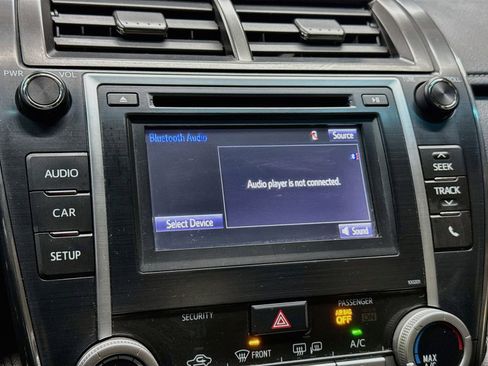 Used 2014 Toyota Camry SE FWD image 16