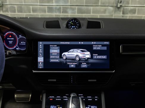 Used 2021 Porsche Cayenne Turbo S image 67