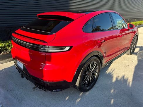 Used 2026 Porsche Cayenne GTS image 9