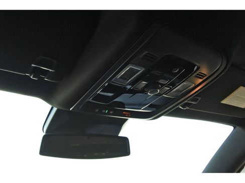 Used 2025 Cadillac Escalade Luxury image 11