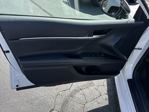 Used 2022 Toyota Camry SE image 12