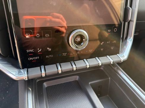 Certified 2025 GMC Acadia Elevation w/ Elevation Premium Package AWD/4WD image 14