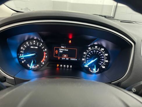 Used 2015 Ford Fusion SE image 24