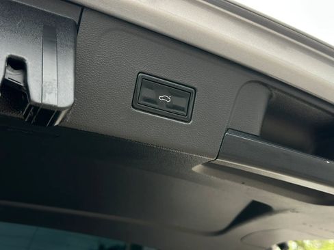 Used 2021 Volkswagen Atlas SE image 20