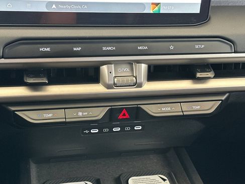 Used 2027 Kia Telluride LX FWD image 24