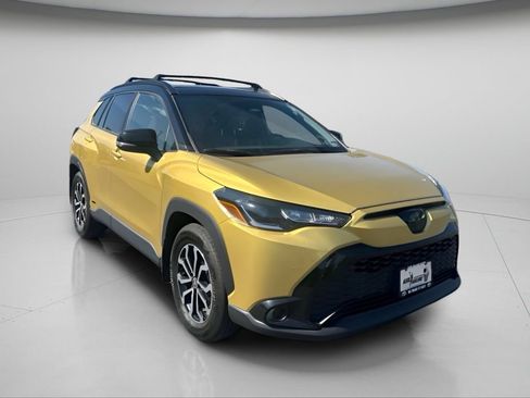 Used 2024 Toyota Corolla Cross AWD Hybrid w/ Moonroof Package image 2