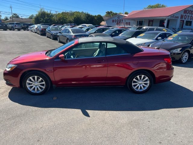 Used 2013 Chrysler 200 Touring FWD image 2