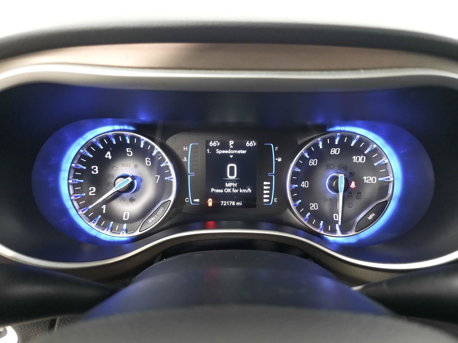 Used 2023 Chrysler Voyager LX FWD image 5