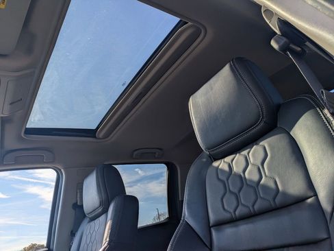 Used 2024 Nissan Frontier SL w/ Technology Package image 21