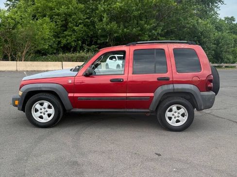Used 2007 Jeep Liberty Sport AWD/4WD image 3