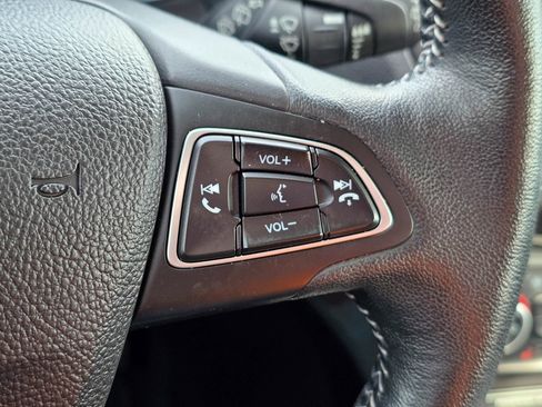 Used 2019 Ford Escape SE image 19