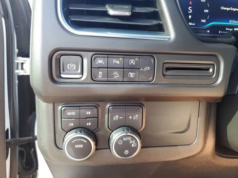 Used 2022 Chevrolet Tahoe Z71 w/ Luxury Package AWD/4WD image 27