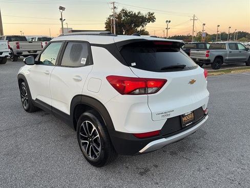 Used 2024 Chevrolet TrailBlazer LT w/ Driver Confidence Package image 5