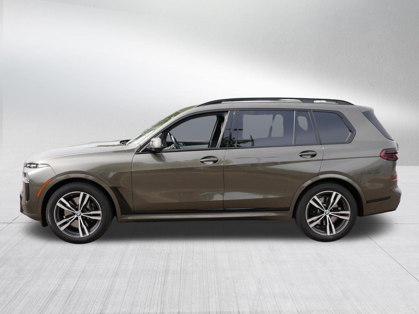 Used 2024 BMW X7 xDrive40i w/ M Sport Package AWD/4WD image 4