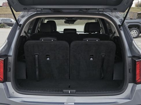 Used 2024 Kia Sorento S image 8