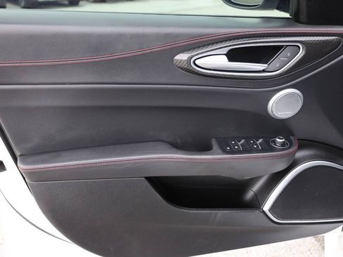 Used 2017 Alfa Romeo Giulia Quadrifoglio RWD image 12