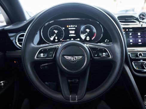 Used 2022 Bentley Bentayga image 37