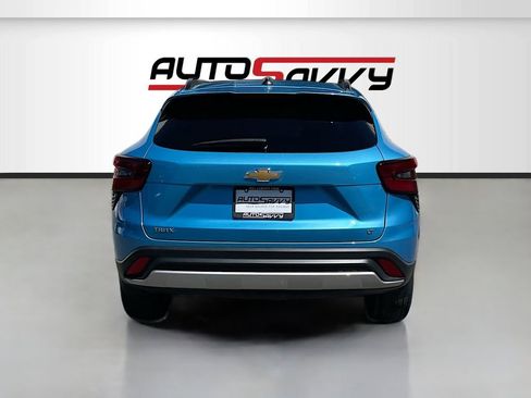 Used 2025 Chevrolet Trax LT FWD image 6