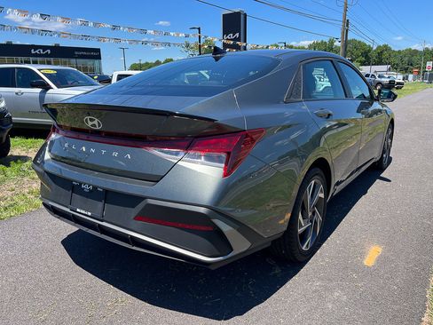 Used 2025 Hyundai Elantra Sport FWD image 5