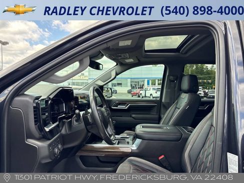Used 2022 Chevrolet Silverado 1500 RST AWD/4WD image 3