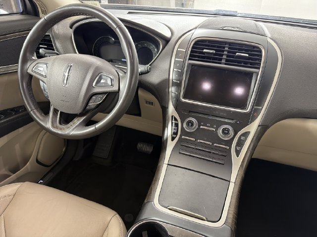 Used 2017 Lincoln MKX Select w/ Select Plus Package FWD image 3