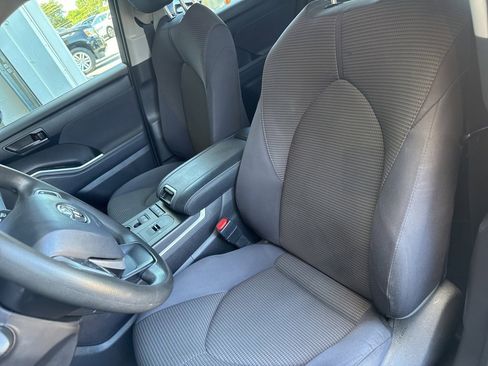 Used 2022 Toyota Highlander L image 7