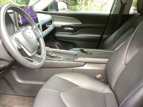 Certified 2024 Toyota Grand Highlander AWD image 3