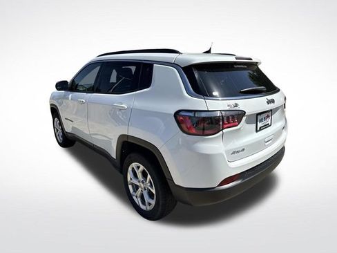 Used 2024 Jeep Compass Latitude AWD/4WD image 7