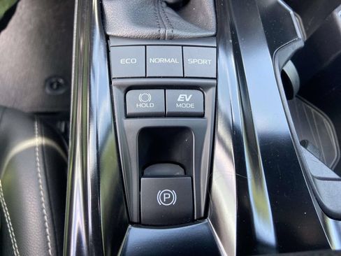 Used 2025 Toyota Camry SE w/ Convenience Package FWD image 22