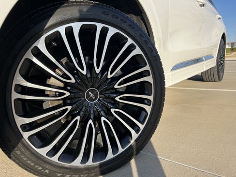 Used 2022 Lincoln Aviator Black Label w/ Class IV Trailer Tow Package image 14